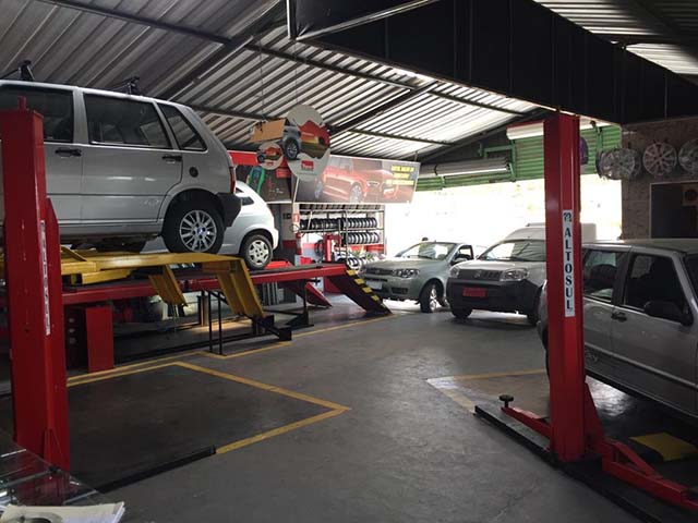 TH AUTO CENTER